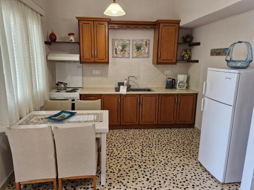 Angela Beach Apartments in Kampos Marathokampou