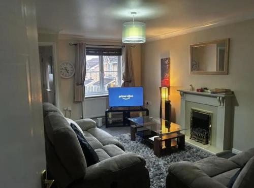 3 Bed - Sleeps 5 - Pets - Private Parking gîte à louer Express By Holiday Inn Hotel in Birmingham-Oldbury