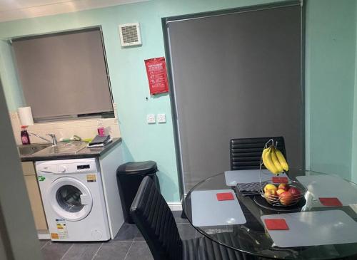 Kitchen, 3 Bed - Sleeps 5 - Pets - Private Parking in Oldbury