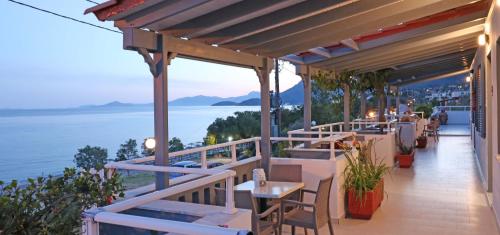 Angela Beach Apartments in Kampos Marathokampou