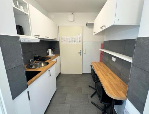 Kitchen, Berne Apartments in Rahlstedt