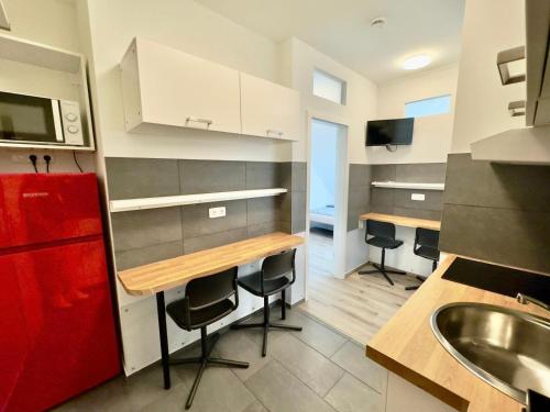 Kitchen, Berne Apartments in Rahlstedt