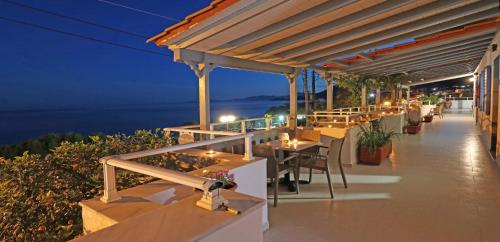 Angela Beach Apartments in Kampos Marathokampou