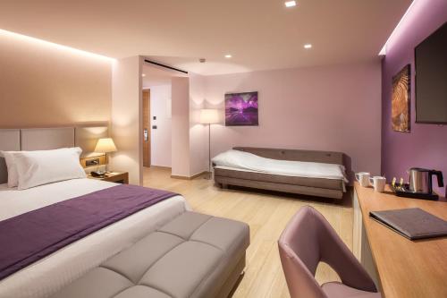 Junior Suite with sofa bed image 6