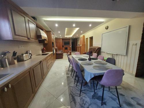 Akácvirág Airport Viki Apartman - Location saisonnière - Debrecen