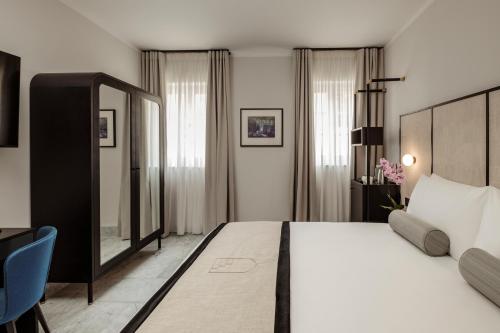 Double or Twin Room with City View image 4