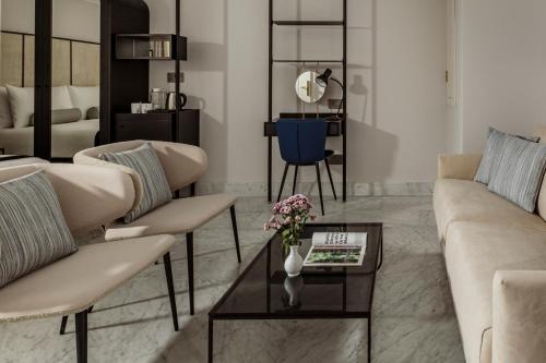 Deluxe Triple Room image 5