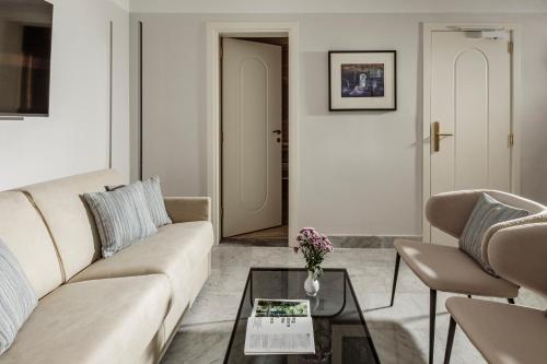 Deluxe Triple Room image 4