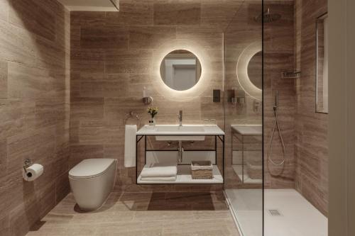 Double or Twin Room image 3