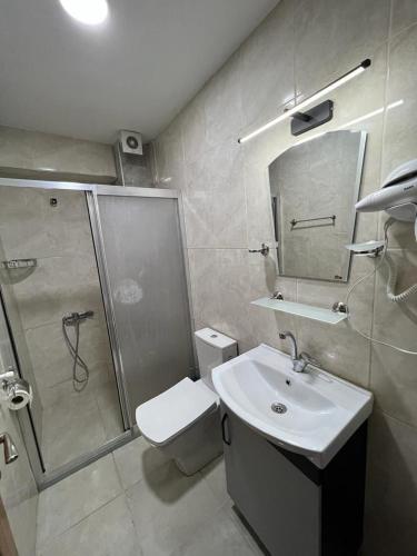 Retrol Hotel - image 14