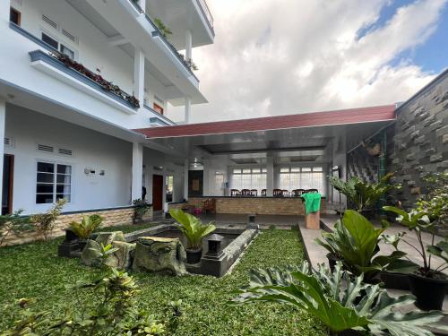 Unterkunft von außen, RedDoorz Syariah near Alun Alun Wonosobo 4 in Wonosobo