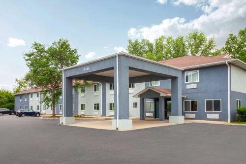 . Super 8 by Wyndham McHenry Fox Lake Area
