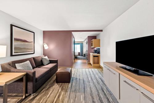 Hilton Garden Inn Seattle North/Everett - image 2