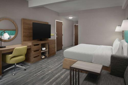 1 king bed, 1 sofa bed