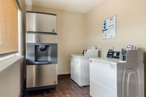 Comfort Suites Airport North - 편의 시설/서비스