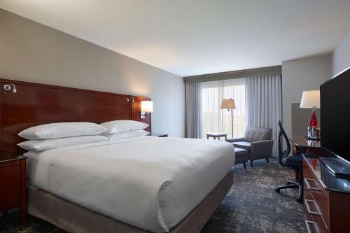 DoubleTree by Hilton Minneapolis Airport, MN Room Type - King Room