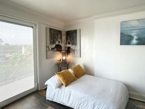 Ocean Bluff Hideaway Unit B - Tap to explore photos