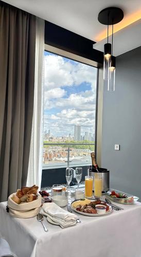 餐飲選擇, 倫敦維多利亞悅宜灣城市酒店 (HOTEL RIU PLAZA LONDON VICTORIA) in 西敏