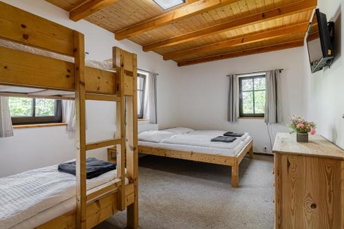1 king bed, 1 bunk bed