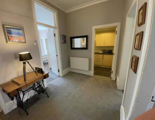 Apartment 2 Bed West End - image 14