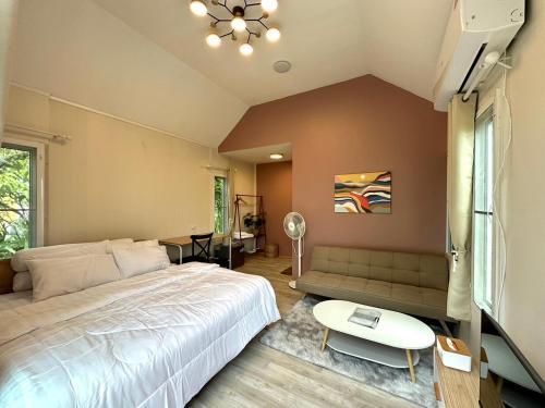 1 king bed, 2 sofa beds