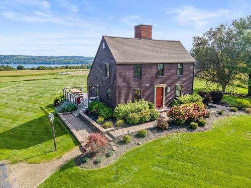 3BR 2BA Colonial Charm Pool HouseLakeViews Gym Deck in New Hope, USA