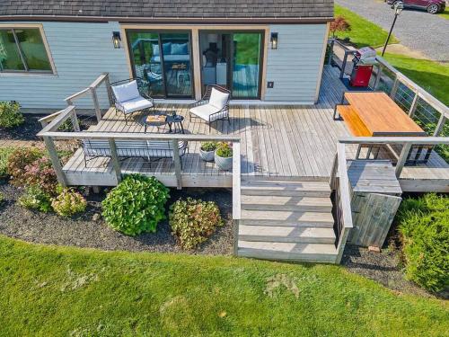 3BR 2BA Colonial Charm Pool HouseLakeViews Gym Deck in New Hope, USA