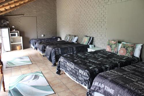 6 twin beds