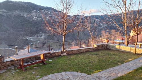 전망, Αρχοντικό Βαρσάνη ! (Αρχοντικο Βαρσανη !) in 아닐리오