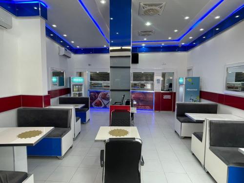 Restoranas, Résidence Cheikh Mahy Cisse Appartements, studios et chambres a louer meublé et climatisé (Residence Cheikh Mahy Cisse Appartements, studios et chambres a louer meuble et climatise) in Djiloris