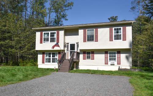 Unforgettable Autumn Foliage Pocono Getaway in Gouldsboro, Vereinigte Staaten von Amerika