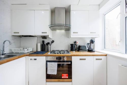 2 Bedroom Charming Magnificent Flat - Tap to explore photos