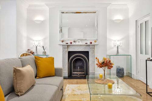 Picture of Victorian- London 3 Bedroom 2 Bathroom Apartment