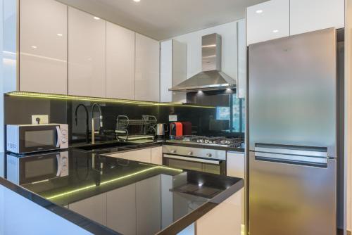 廚房, Vantage - 2 BR Apt by The Valley in Kfardebian in 法拉雅