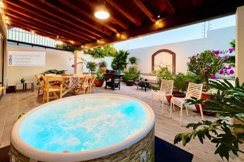 CASA ALCE - Jacuzzi, Heated Pool, Shuttle, Gym, AC, Free Parking in downtown San Miguel de Allende