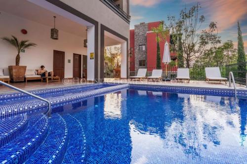 Casa Lupitzin - Centro Getaway Pool, HotTub, CityView, FreeParking, BBQ - San Miguel de Allende in San Miguel de Allende, Mexico