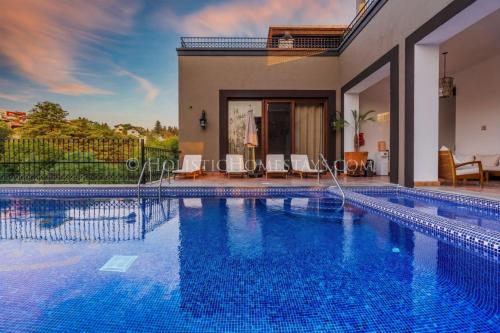 Casa Lupitzin - Centro Getaway Pool, HotTub, CityView, FreeParking, BBQ - San Miguel de Allende in San Miguel de Allende, Mexico