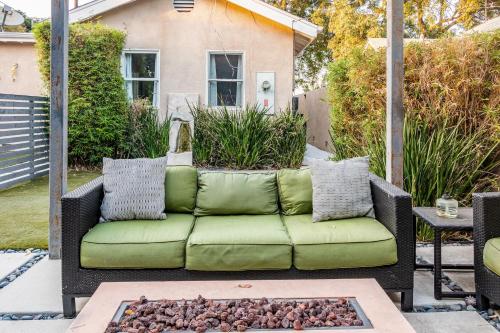 Cozy LA Getaway with Hot Tub, 10 min to Beach in Los Angeles, USA