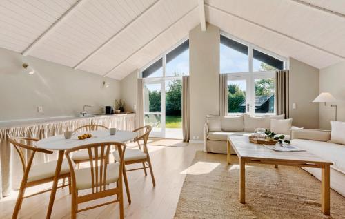  Beautiful Home In Tisvildeleje With Wifi in Tisvildeleje