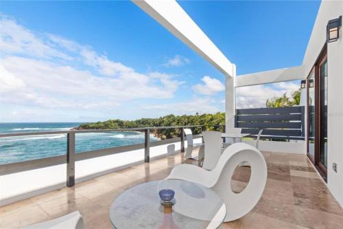 Beachfront Gem Luxury Villa with Infinity Pool in Vega Alta