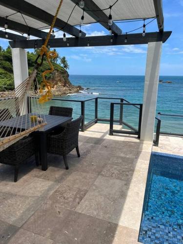 Beachfront Gem Luxury Villa with Infinity Pool in Vega Alta
