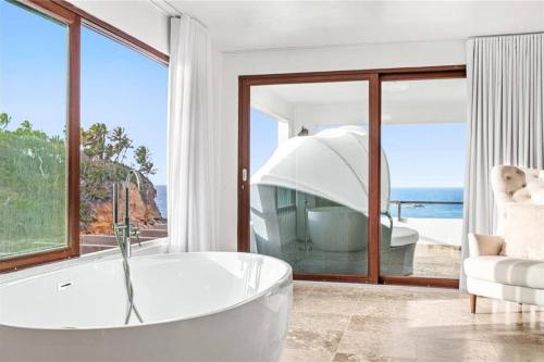 Beachfront Gem Luxury Villa with Infinity Pool in Vega Alta