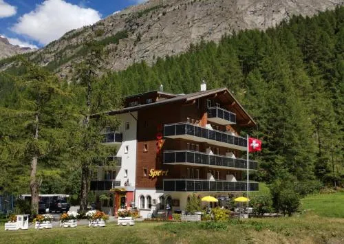 Ski-In/Ski-Out Hotel Sport in Saas-Almagell, Schweiz