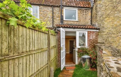 Rose & Star Cottage, Frome (photo 8)