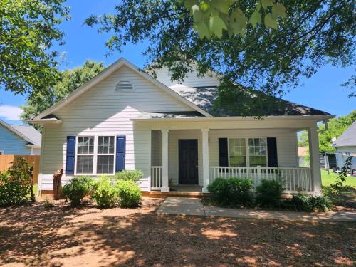Updated 3BR - 1 Min to Music Factory