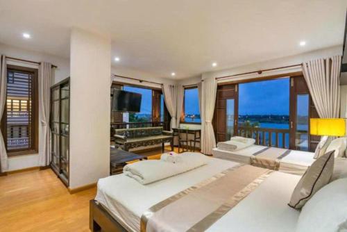 Room, deluxe, family, river view, balcony