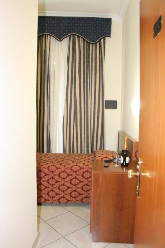 Hotel Mirage - image 13