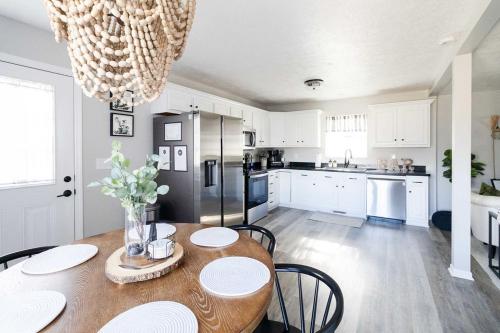 Ohio Wine Country Home, sleeps 8 in Geneva, USA