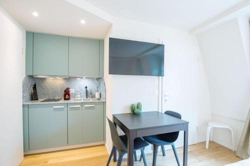 Kitchen, HITrental Riesbach Apartments in Ruschlikon