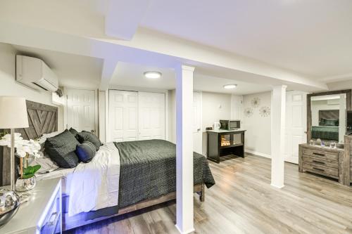 Walkable Elmont Studio 19 Mi to New York City! in Elmont, USA